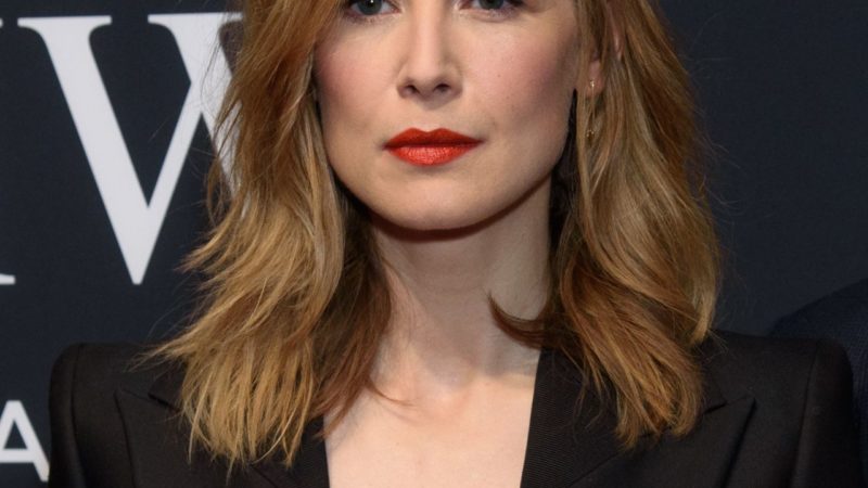 Rosamund Pike Age, Height, Net Worth, Husband, Movies, Kids, Parents, Wiki-Bio